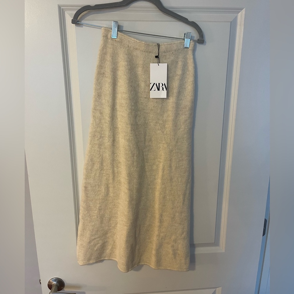 Zara NWT sweater material skirt cream small in stores right now